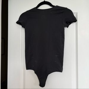 Skims, essential Tshirt Bodysuit, size S/M
